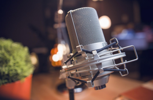 podcast microphone desk